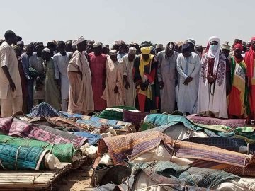 ana_herleemerh's tweet photo. After witnessing this, what justification will you give before Allah for defending this government? Put yourself in the place of these victims abandoned by the government...

Haba yan Arewa, yaushe zuciyar mu tabushe? Yaushe muka fara mancewa da hisabin Allah? Yaushe muka fara daukar duniya da mahimmancin akan lahirar mu??