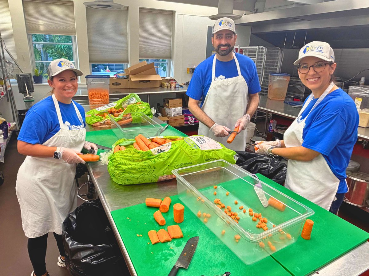 KeysEnergy's tweet photo. @KeysEnergy employees marked the start of Public Power Week by volunteering at the Star of the Sea Foundation’s Callahan Community Kitchen. Read more at https://t.co/VTJ84qUcMN. #CommunityPowered #PublicPower https://t.co/mcOUhoGVAs