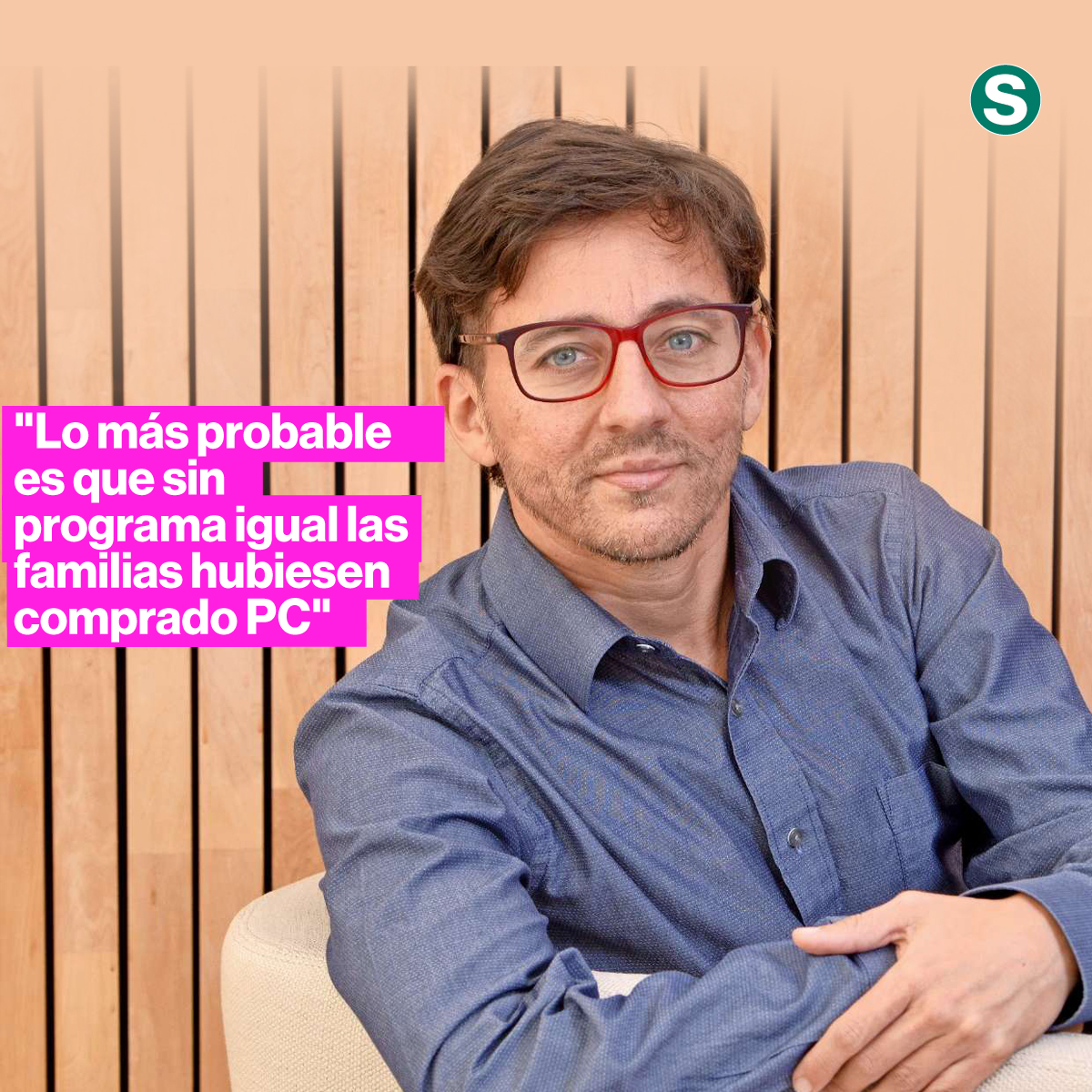 La_Segunda's tweet photo. “No sirve mucho darle un PC a un niño en términos de aprendizaje”, dice Sebastián Gallegos, asesor de la evaluación de Dipres a “Yo Elijo Mi PC”. El estudio no detectó efectos significativos en rendimiento, asistencia ni habilidades no cognitivas. 👉 https://t.co/Fxje9ICmRM https://t.co/71EqupugzG