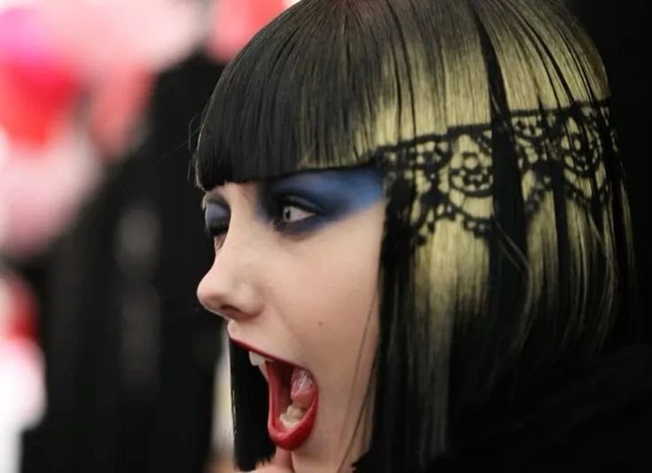 virgoessence's tweet photo. hair @ Betsey Johnson, FW 2011 https://t.co/HBWPnliSvv