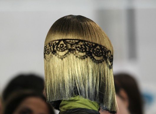 virgoessence's tweet photo. hair @ Betsey Johnson, FW 2011 https://t.co/HBWPnliSvv