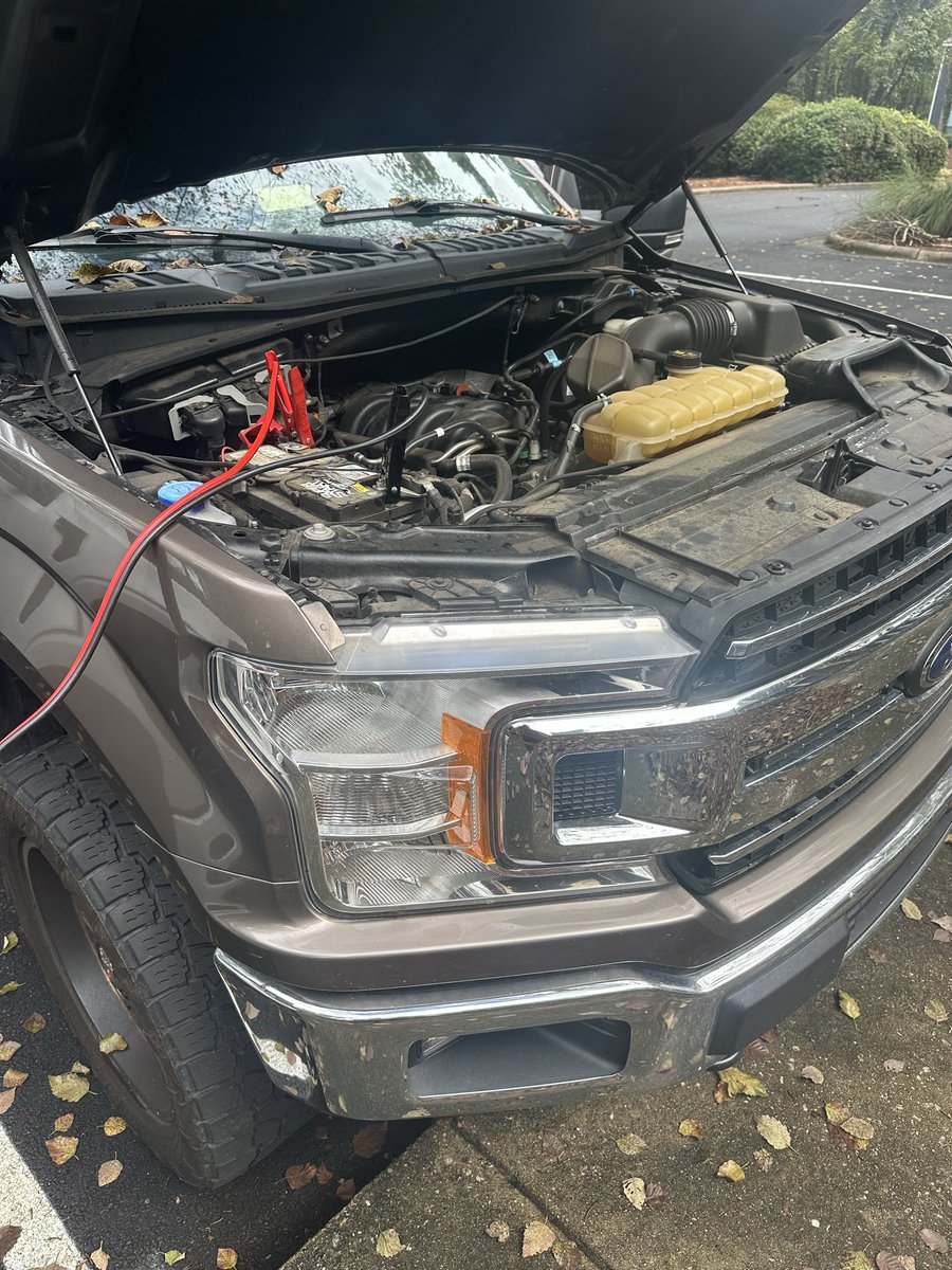 BobHeffley74's tweet photo. Roommate’s truck won’t start with the jumper cables. Last resort is Kevin Gates. Anyone have his number? #lank https://t.co/PIhT7sGHjA