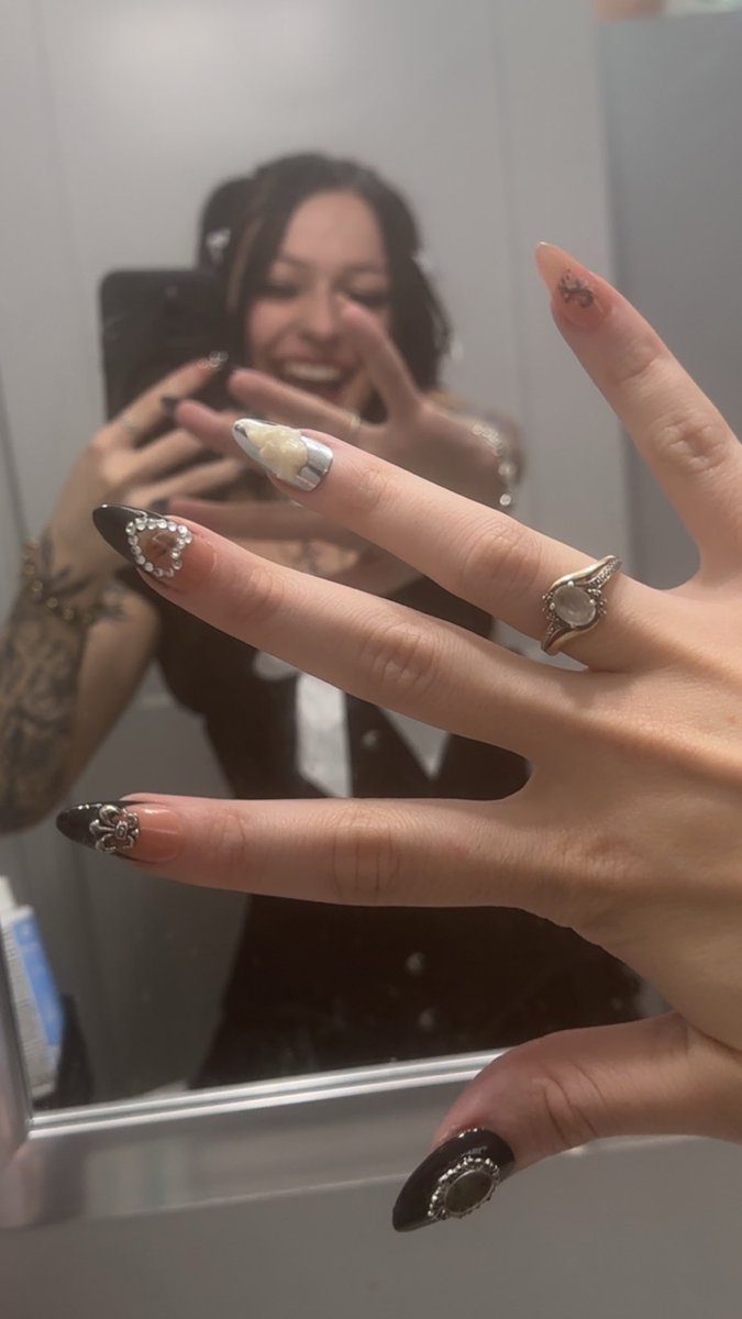 MireyasSub's tweet photo. why pay for her nails and get credit when you can send in my name 💅🏻💵 

enjoy the feeling of being the lowest of the low 😂

findom freeloader freeloading femdom https://t.co/gq6CIQHkLk