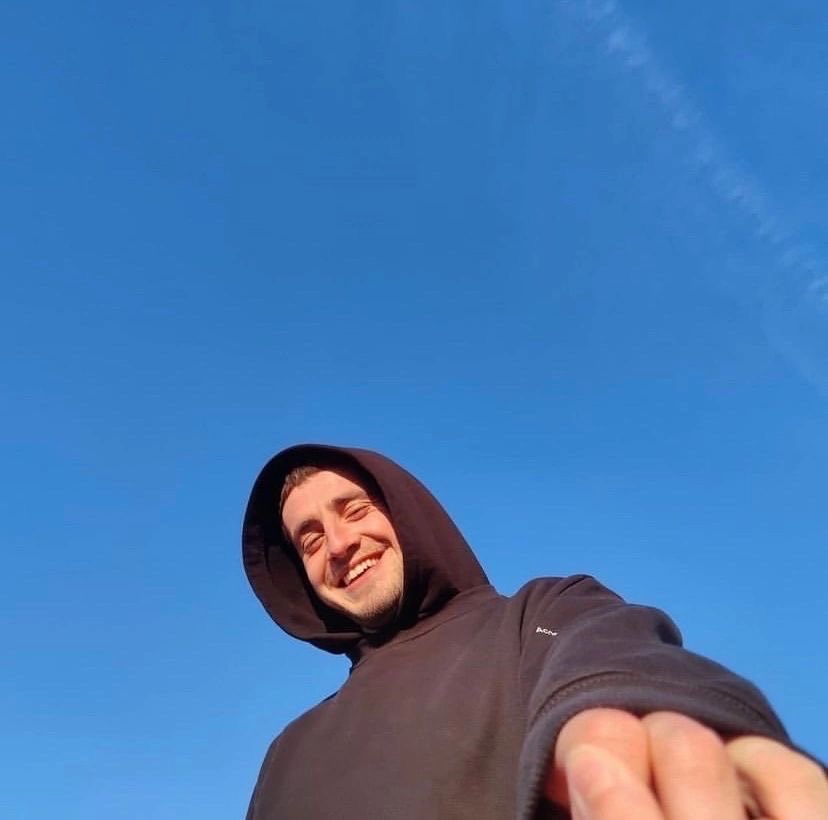 armtistic's tweet photo. the sky turned that particular blue and something in me remembered how to young again. https://t.co/uTcHFSC9wg