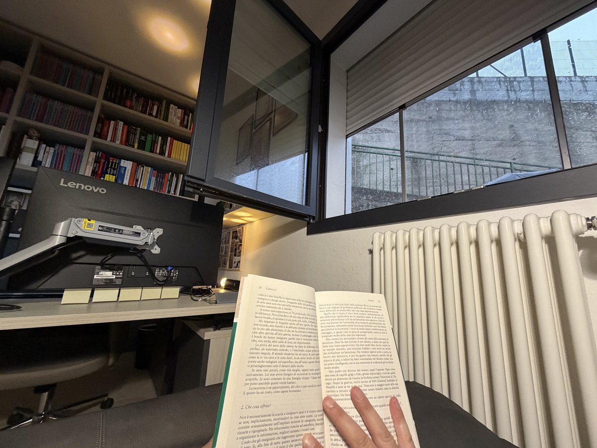 MulargiuLuca's tweet photo. Niente è più rilassante che leggere con il rumore della pioggia in sottofondo https://t.co/KsjDCOqwXn