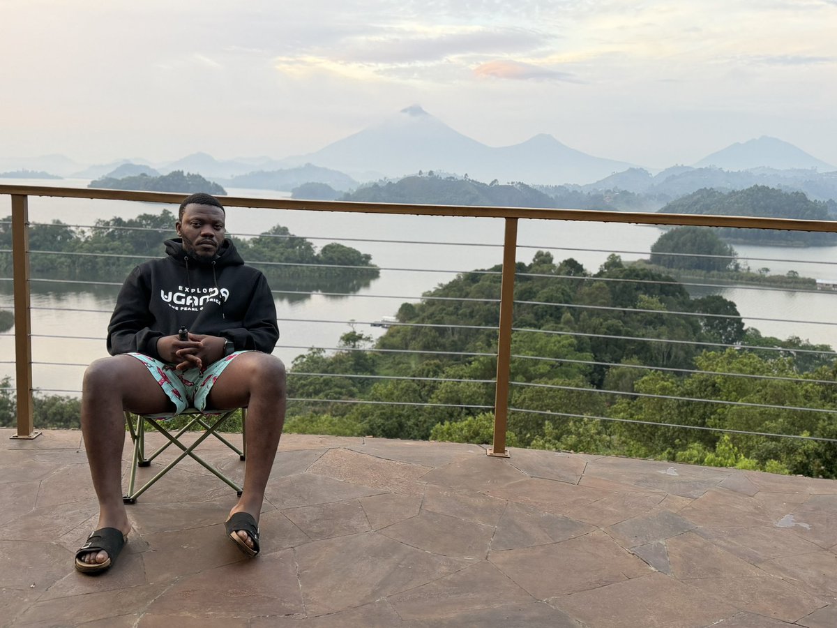 AllanSseky's tweet photo. Lake Mutanda and Virunga Mountain in the background 😍 https://t.co/KqrrGGXuFc