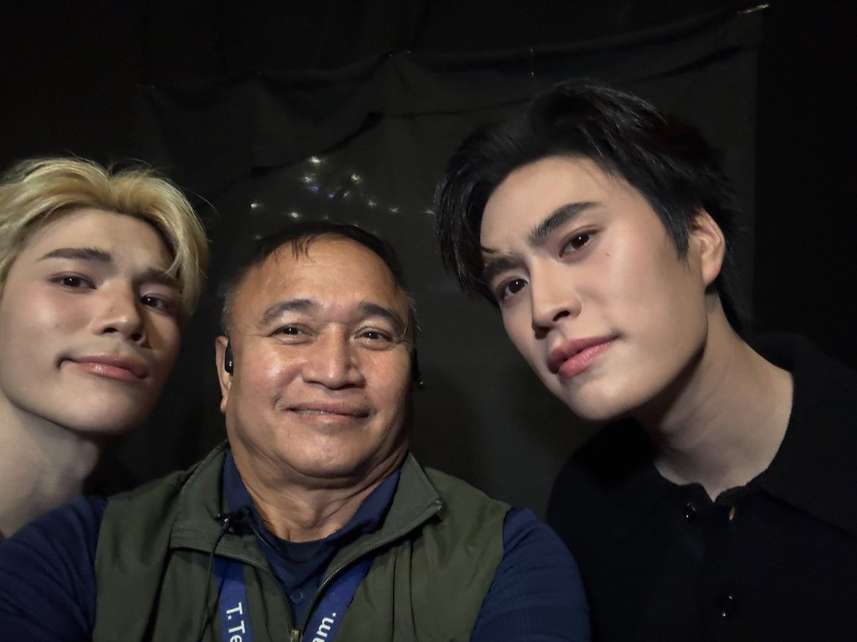 nongsiii's tweet photo. uncle tueng: today, its not only fourth na, gemini came too, and he’s just as handsome 🥹🤍

GEMINIFOURTH LKN MY FAM

#GMMTVFANIVAL2026HappyFamilyxGF
#GeminiFourth #เจมีไนน์โฟร์ท https://t.co/3LDrmDFtID