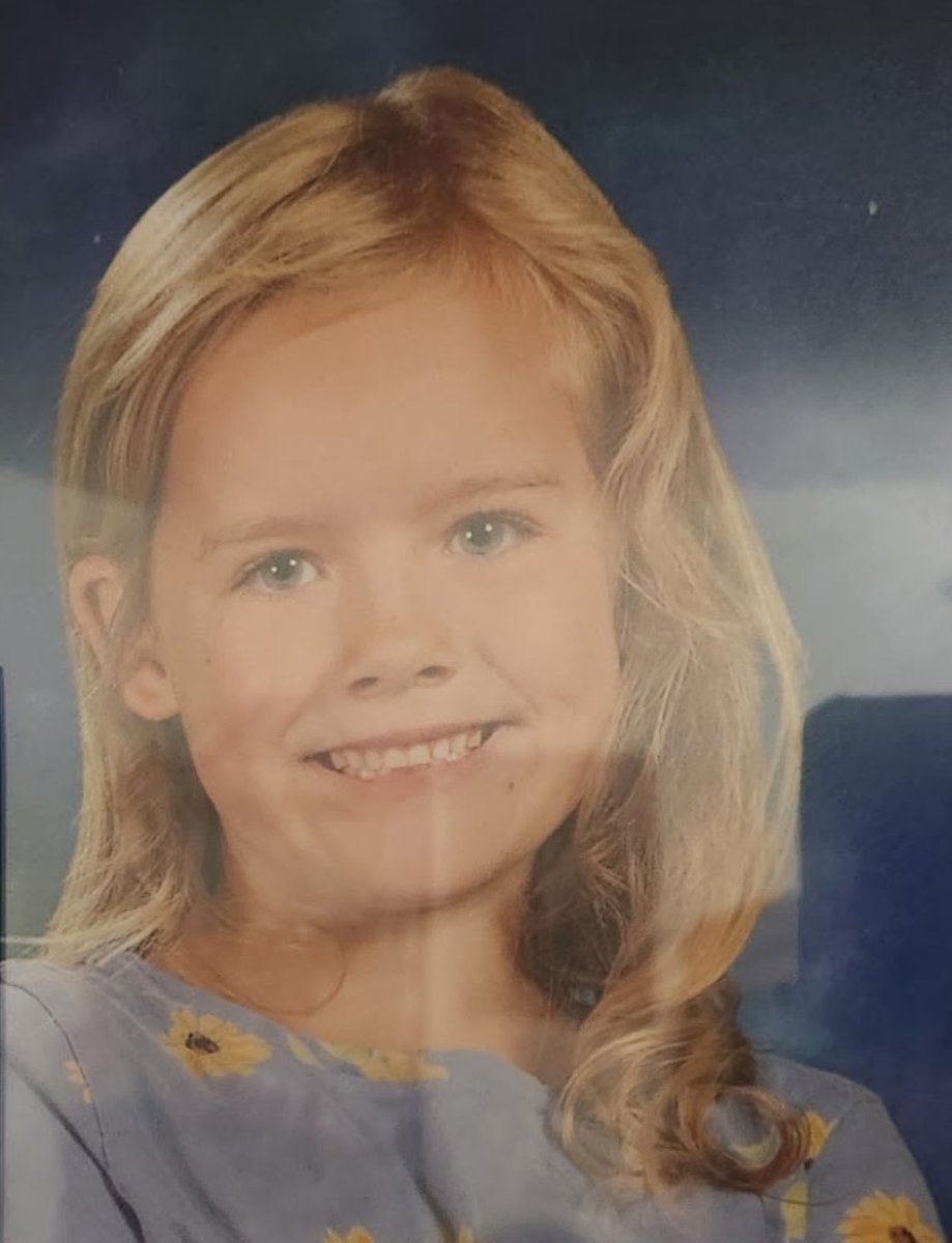 AB_EmergAlert's tweet photo. This is an Alberta Emergency Alert. Valleyview RCMP have issued an Amber Alert.

This alert is in effect for the entire province of Alberta.

An Amber Alert has been issued for 7-year-old female Aspen Wilson abducted from her residence in Valleyview. Aspen is 4 feet tall, slim, curly shoulder blond hair, blue eyes. Aspen was taken by her stepfather Alexander Stone, 28 years old, 6 foot 5 inches, 185 lbs, brown hair, hazel eyes. Alexander Stone is believed to be driving a grey 2004 Chevrolet Venture van, with Alberta license plate CWY 3459 possibly driving to Slave Lake or Red Deer.

If located, do not approach the vehicle or suspect. Call 9-1-1 immediately or contact RCMP at 310-RCMP. Visit https://t.co/ndcmgkHnFS or stay tuned to local media for updates.