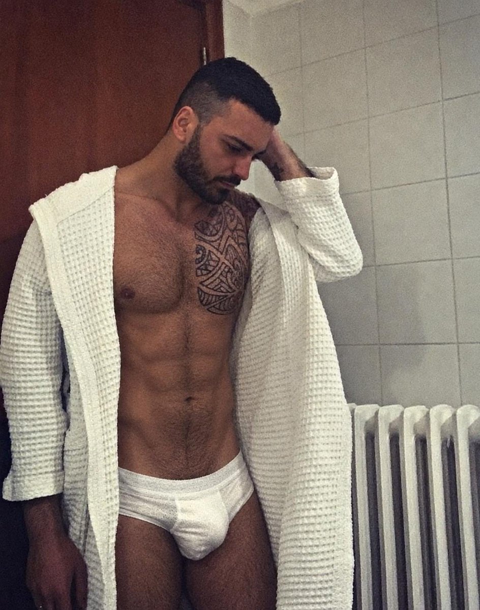NixonEliafk's tweet photo. Appena uscito dalla doccia.
Single, accappatoio aperto, bianco bagnato. 😈
Il resto lo tolgo nel commento qui sotto👇

#gayitalia #gayitaly #gayboy #gayboyitaly #gayinked #gayhot #gayman #geyitalia #gaybear #gayfit https://t.co/6GfZVv5kTi