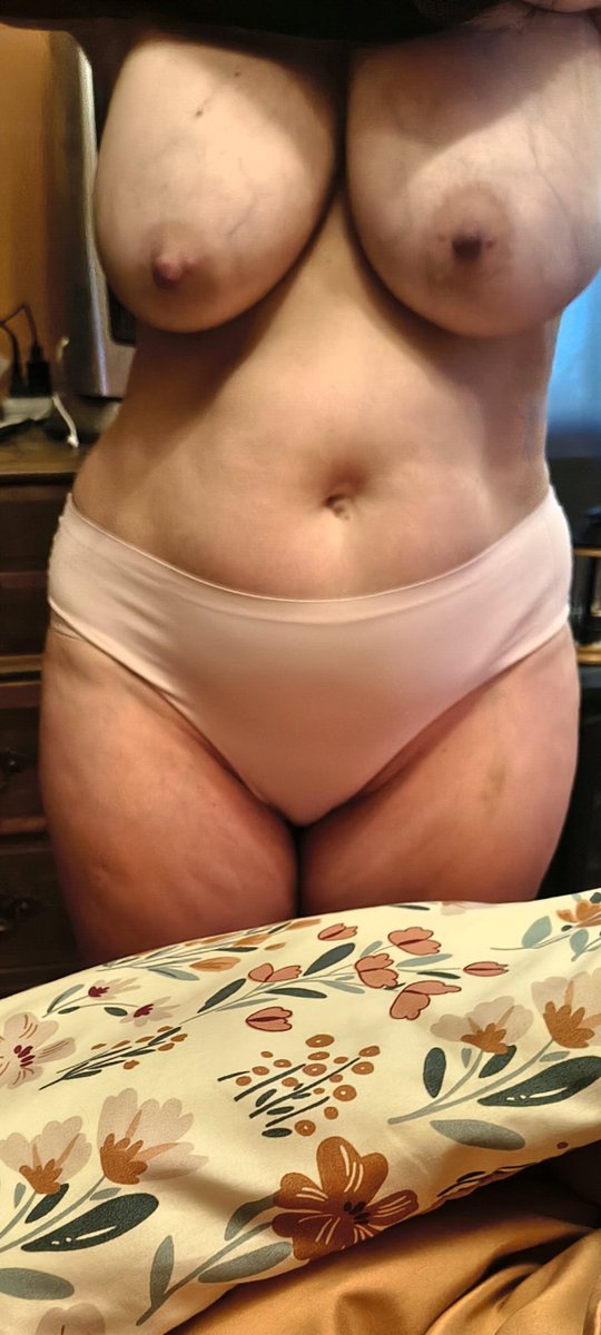 wildwilly3030's tweet photo. I hate when she covers them up https://t.co/OX1viEk9BT