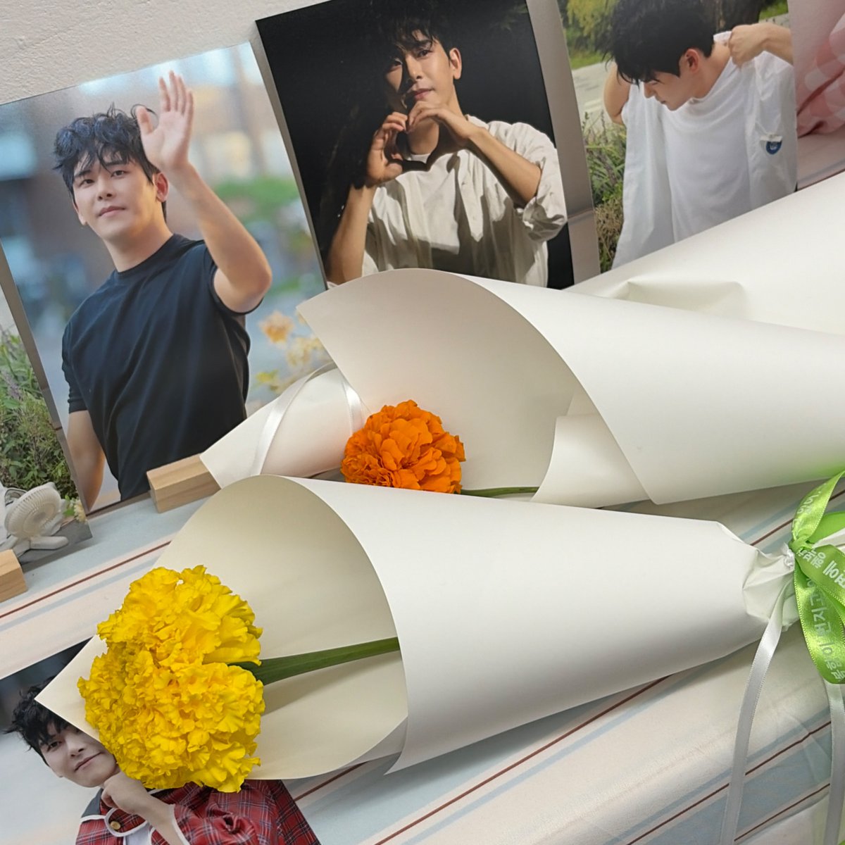 covetxx328's tweet photo. ⋆⸜ ⚘ ⸝⋆ ⋆⸜ ⚘ ⸝⋆ ⋆⸜ ⚘ ⸝⋆  

𝟣𝟢／𝟥 － 𝟦
이틀 동안 꽃집에 방문해주시고
함께 호키를 배웅해주신 홀리 여러분
감사합니다!

우리 모두의 키키가 반드시 행복하기를 🌱🧡

잘 살아라...!
가끔씩 안부 전해주고 . . .

#호키에게_반드시오고야말행복
#키키의경계성인격장애다이어리
#이호원 #leehowon