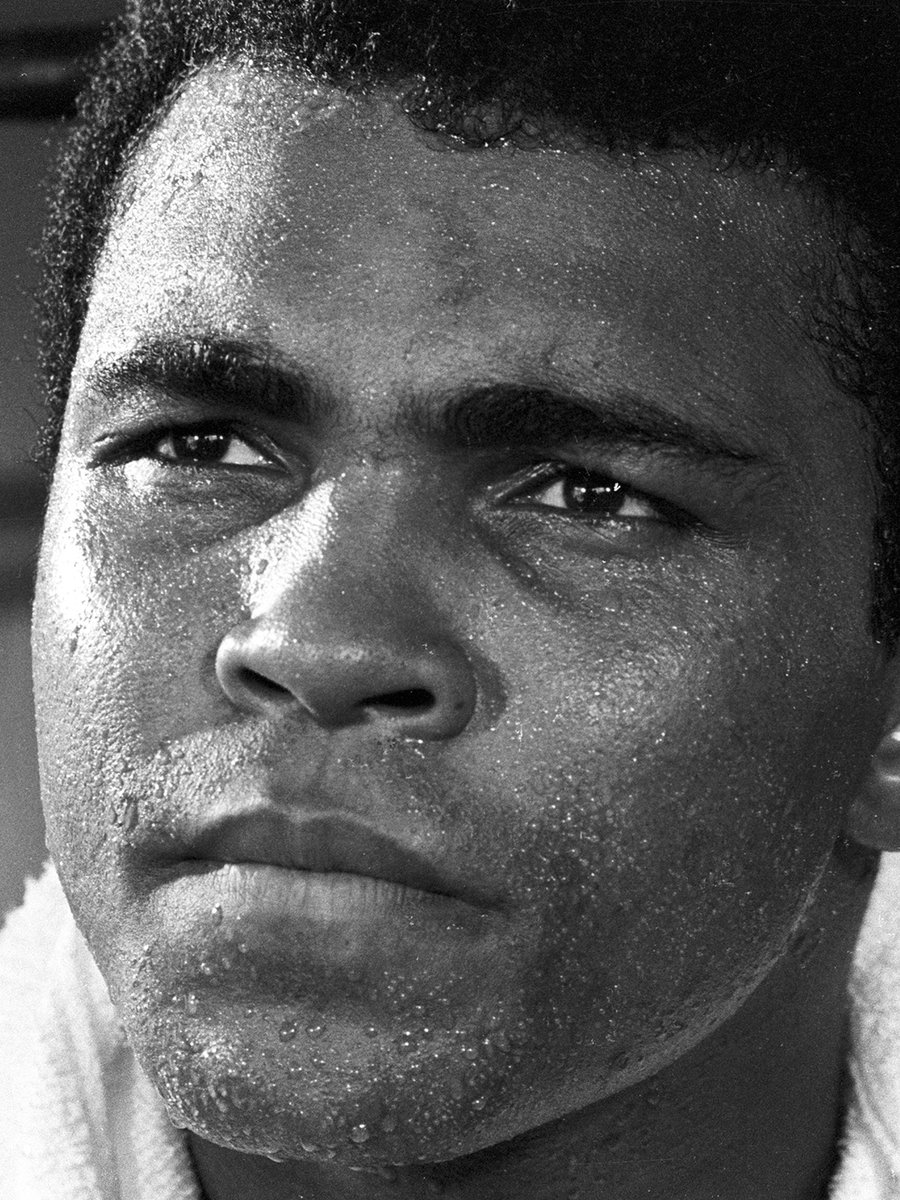 MuhammadAli's tweet photo. Monday blues? The Greatest knew how to fight through anything. 💪

📸: @LeiferNeil 

#MuhammadAli #TheGreatest https://t.co/hHdg91ZseU