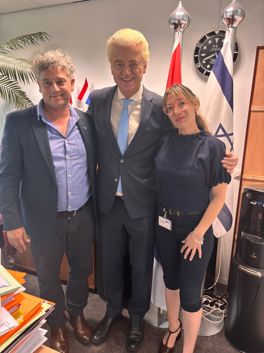geertwilderspvv's tweet photo. I had the honor of meeting with representative Avihai Shorshan @a_shorshan of the @adkanorg from Israel.

They are the only ones to give a voice to Sabine Tasaa, whose loved ones were murdered on October 7th and stood by her  against an antisemitic and Islamist crowd here in the Netherlands at the 'Naza' screening, and exposing their true faces.

An organization that defends the Jewish victims of Islamic terror is an organization that defends Western values.

Thank you! 💪