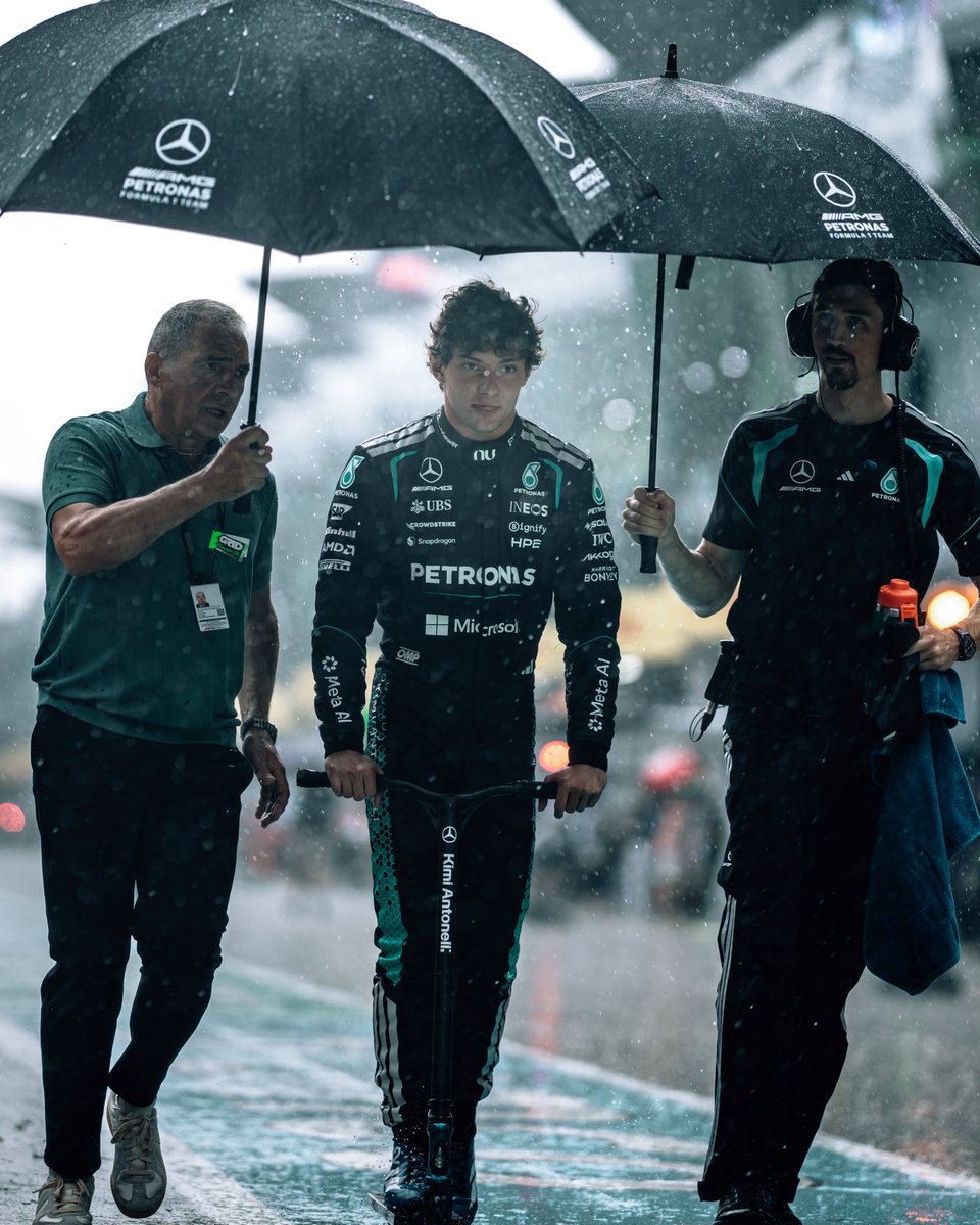 F1's tweet photo. Umbrellas deployed on the Sepang grid ☔️😮‍💨

#F1 #BahrainGP https://t.co/91WK2Bs2iW