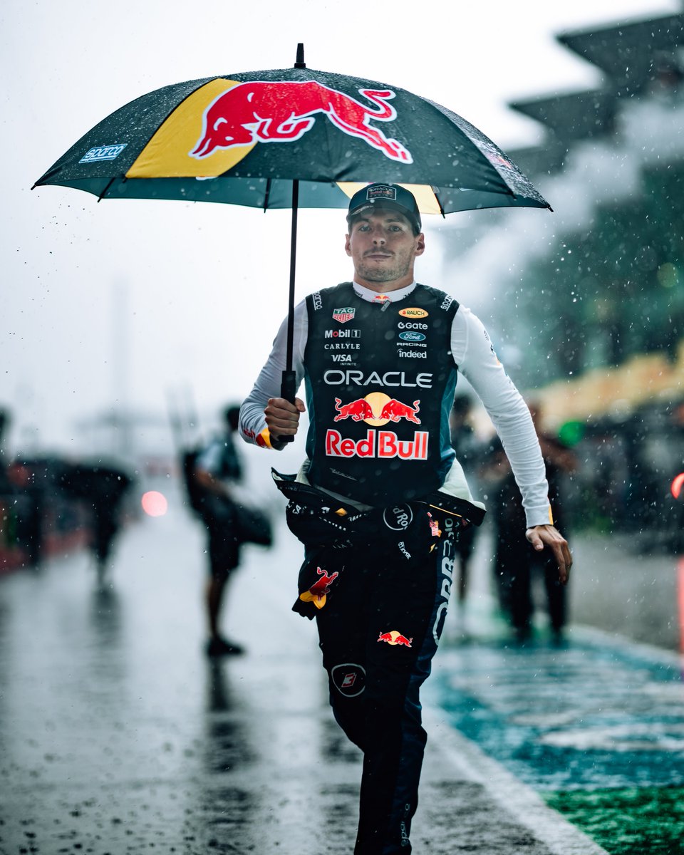F1's tweet photo. Umbrellas deployed on the Sepang grid ☔️😮‍💨

#F1 #BahrainGP https://t.co/91WK2Bs2iW