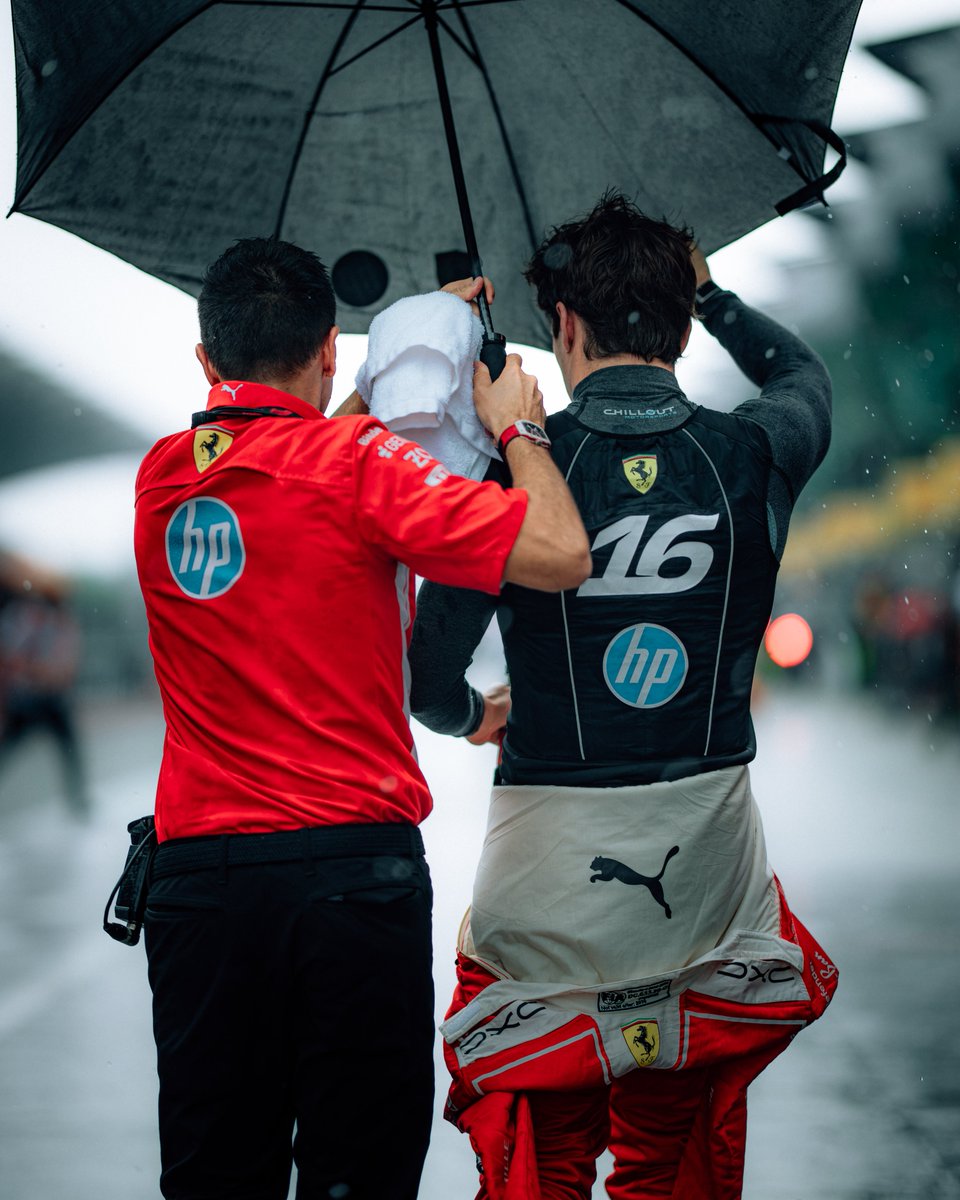 F1's tweet photo. Umbrellas deployed on the Sepang grid ☔️😮‍💨

#F1 #BahrainGP https://t.co/91WK2Bs2iW