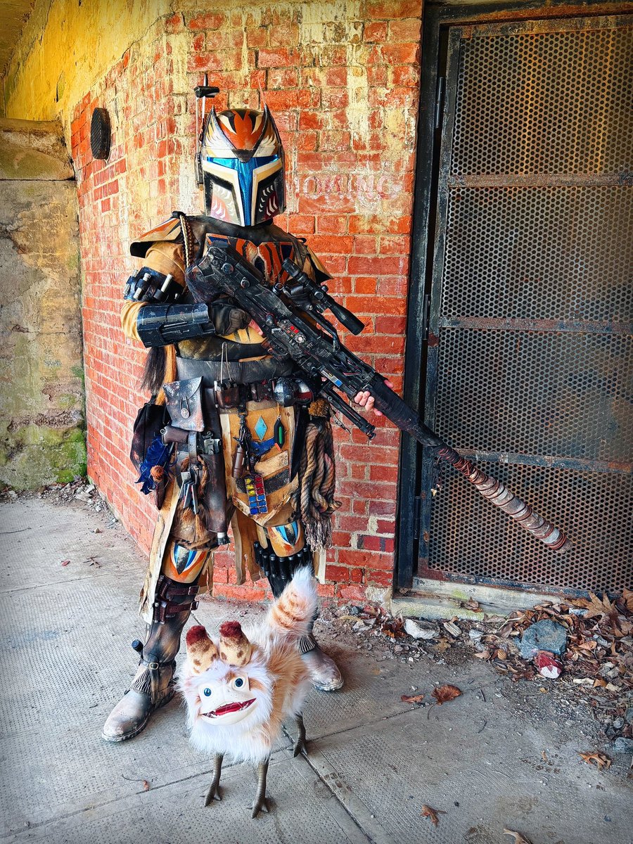 ValeMalikMando's tweet photo. By the blaster or his claws, you’re not getting away⚡️🔥
#MandoMonday #lothcatmando #lothcatmandalorian #LothCat
#mandalorian #themandalorian #starwars #starwarscosplay #cosplay #mando #custommando #mandaloriancosplay #custommandalorian #beskar #mandaloriankit #mandocosplay https://t.co/AFK01Odc1b