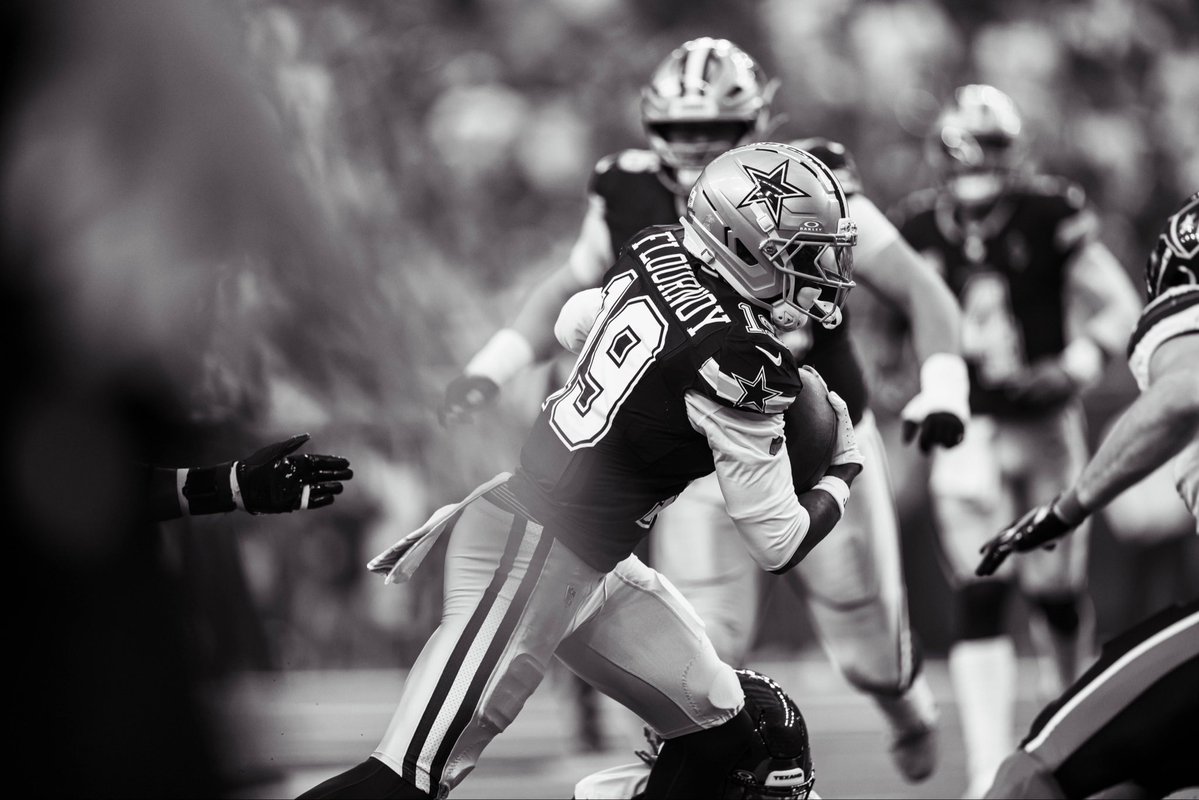 dallascowboys's tweet photo. monochrome monday 🎬 https://t.co/fJcqluT5PB