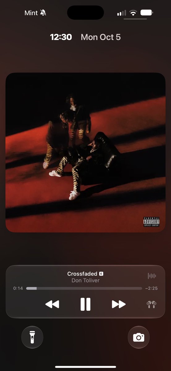 OmarrHadid's tweet photo. @DonToliver had no business going this hard on Crossfaded 😭😭😭😭 https://t.co/jDTfD2qaoJ