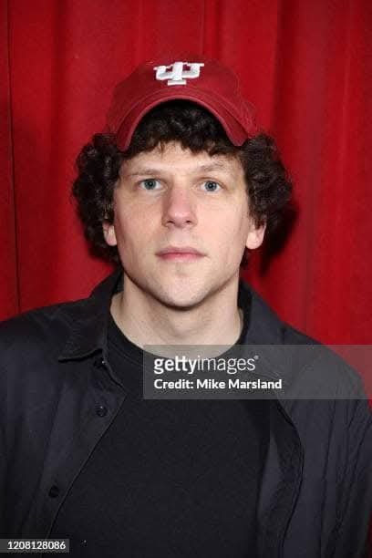 barbaravitali2's tweet photo. Happy Birthday to #JesseEisenberg October 5,1983 #TheSocialNetwork #NowYouSeeMe #JusticeLeague https://t.co/ylR50Jy6bU