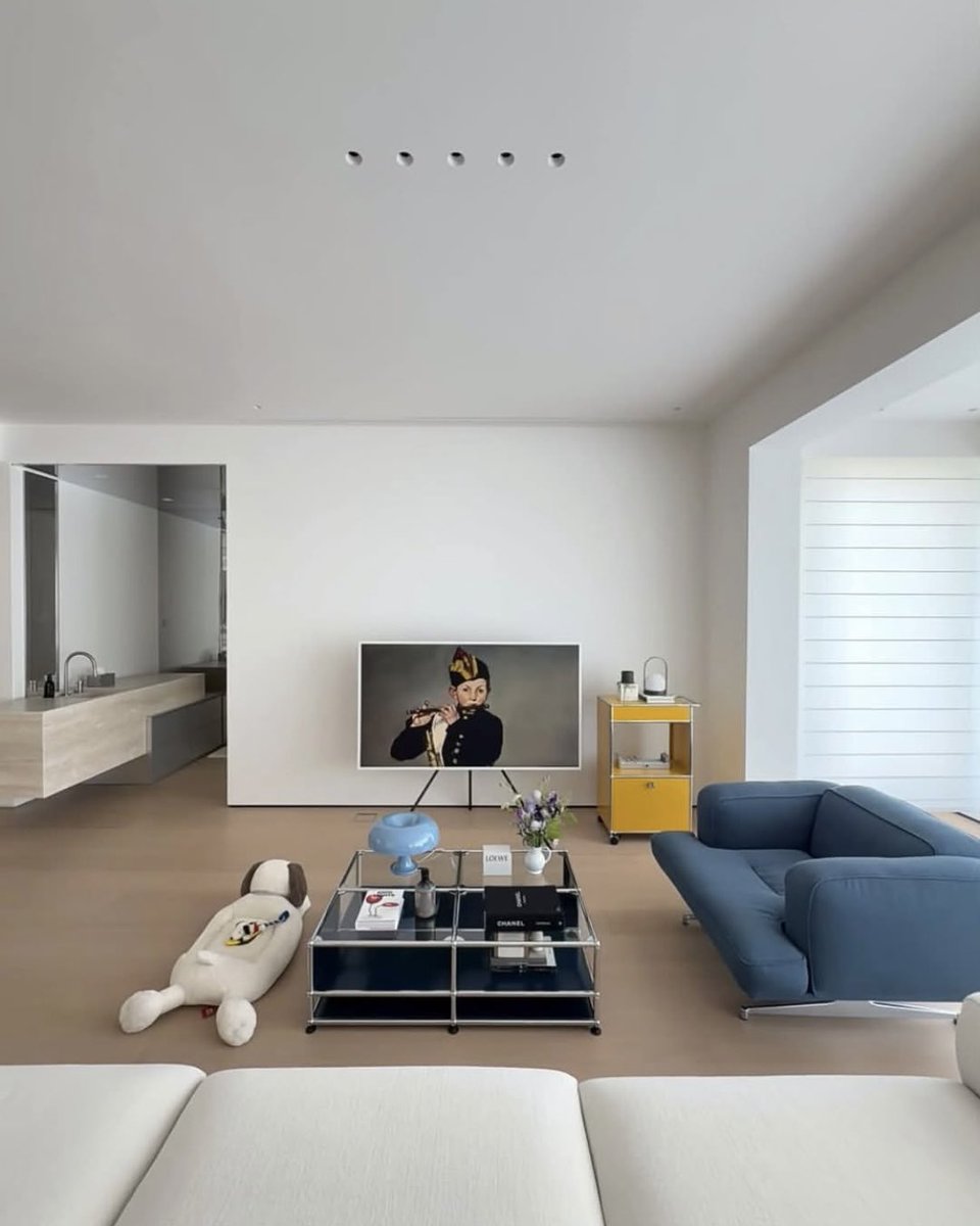 softspacess's tweet photo. Minimal modern home with iconic modular furniture https://t.co/bTXFkipEGv