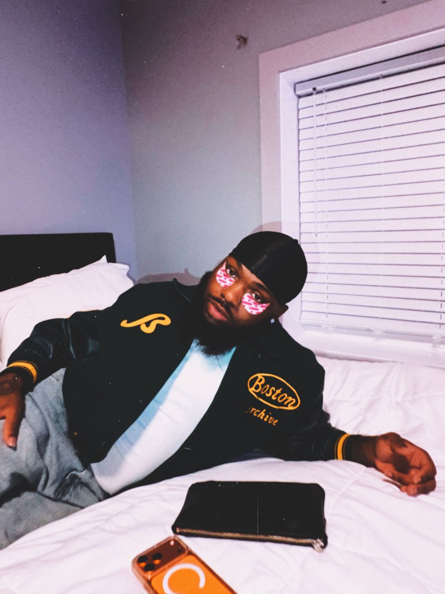 izznunu's tweet photo. LOOK IN MY EYEZ https://t.co/9RC7oQD6v4