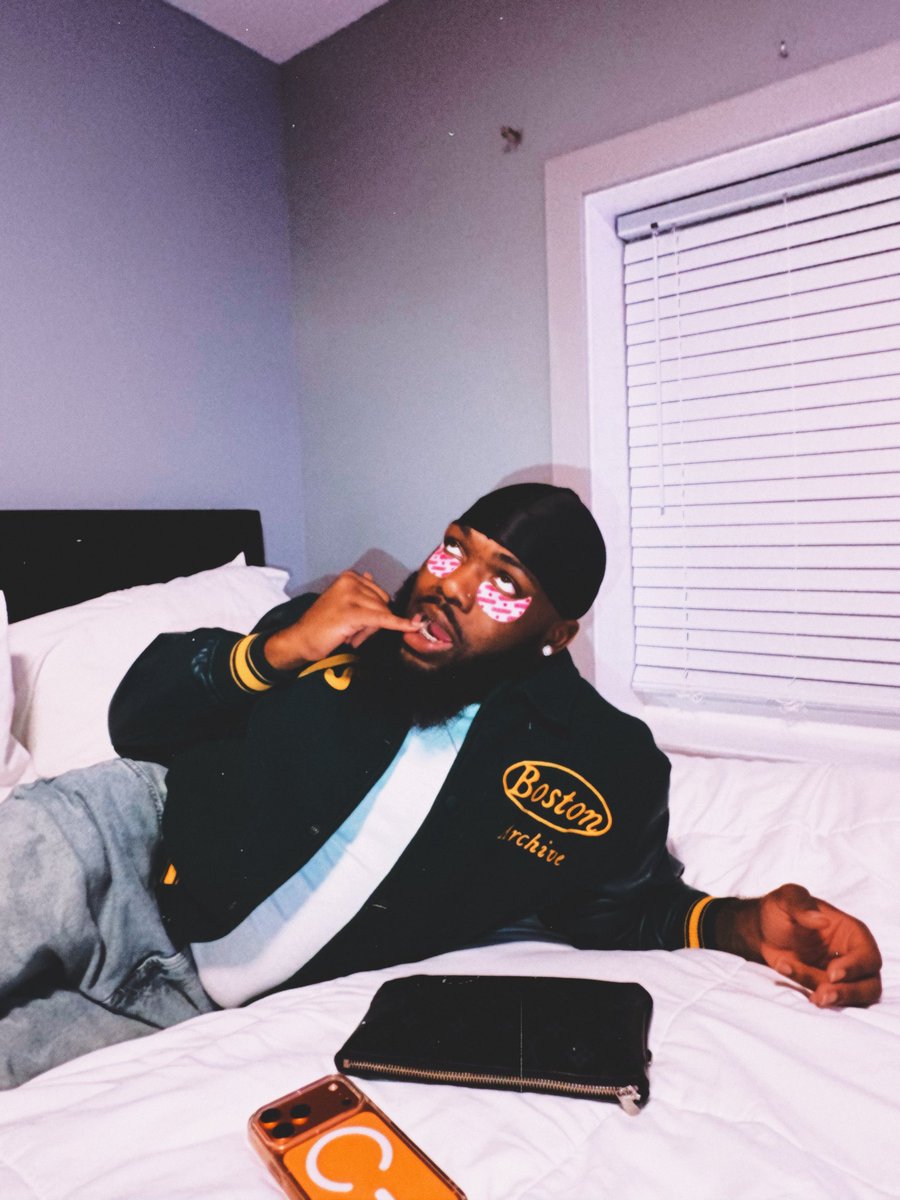 izznunu's tweet photo. LOOK IN MY EYEZ https://t.co/9RC7oQD6v4