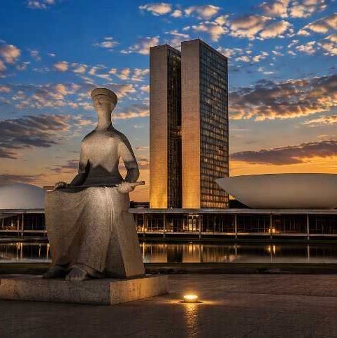 choquei's tweet photo. 🚨BRASIL: Senado Federal começa a votar, entre os dias 6 e 8 de outubro, a PEC 221/2019, que preve o tim da escala de trabalho 6x1. As sessões terão início a partir das 14h. https://t.co/sIGfCDS3Ui