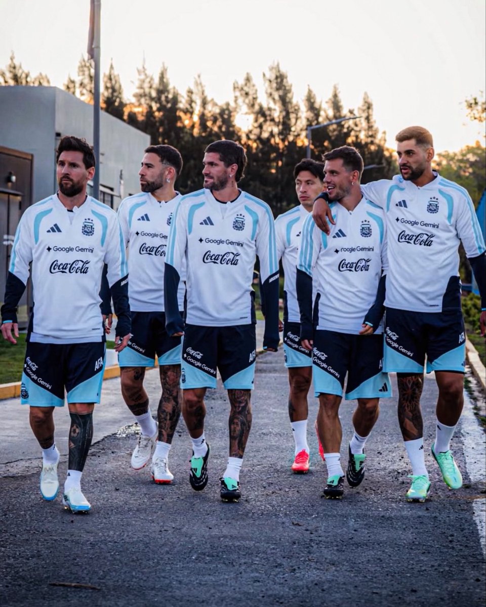 juegosimple__'s tweet photo. 🇦🇷😮‍💨 La Selección Argentina de Fútbol. https://t.co/yy6uIjWbZH