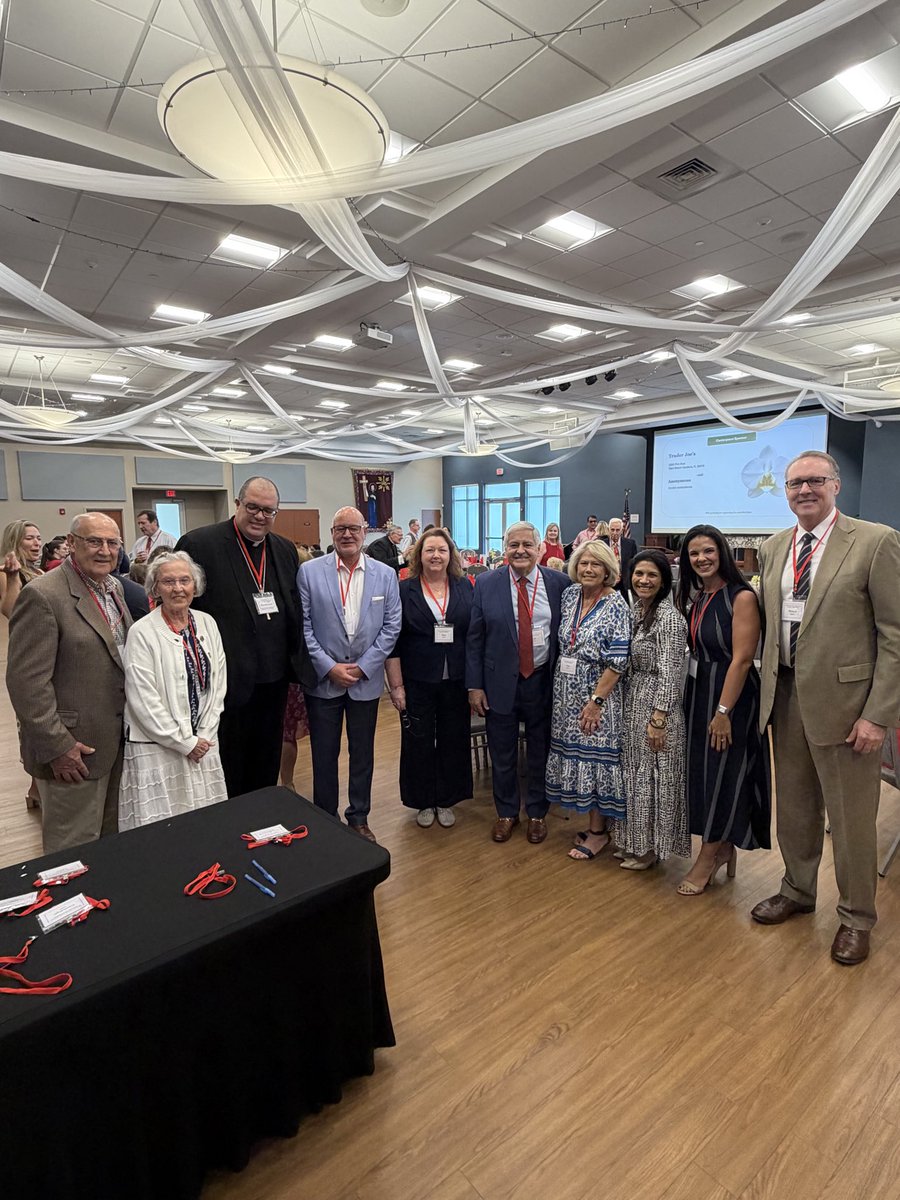 SearcyTalk's tweet photo. Our firm was honored to sponsor the Red Mass and brunch organized by The Guild of Catholic Lawyers of the Diocese of Palm Beach. The #RedMass is celebrated annually to honor and bless all who work in the judicial system. This year, the Mass was given by the new Bishop of the Diocese of Palm Beach, the Most Reverend Manuel de Jesus Rodriguez.
