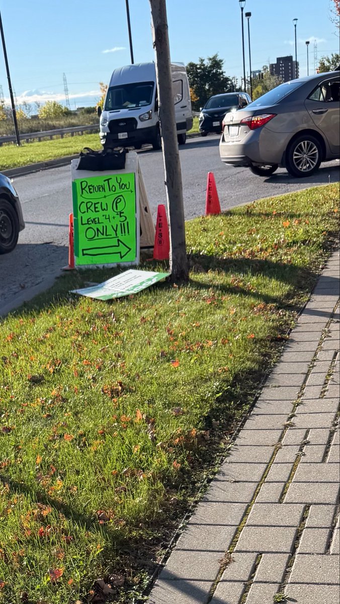 mattieuu's tweet photo. @TOFilming_EM parking but no sign of set 🙃 https://t.co/yWoiwEtJTz