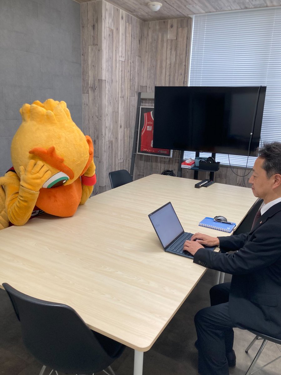 dunker_piyopiyo's tweet photo. 社長と話してきた🐤

「ホーム開幕までこのままでいいの？」って言われても🐤

仕事もないのにどうしろと🐤 https://t.co/1lmXUqC9wQ