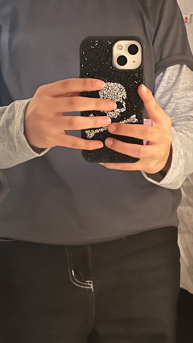 Hnohnii's tweet photo. Today's outfit https://t.co/rvMJDxRzsF