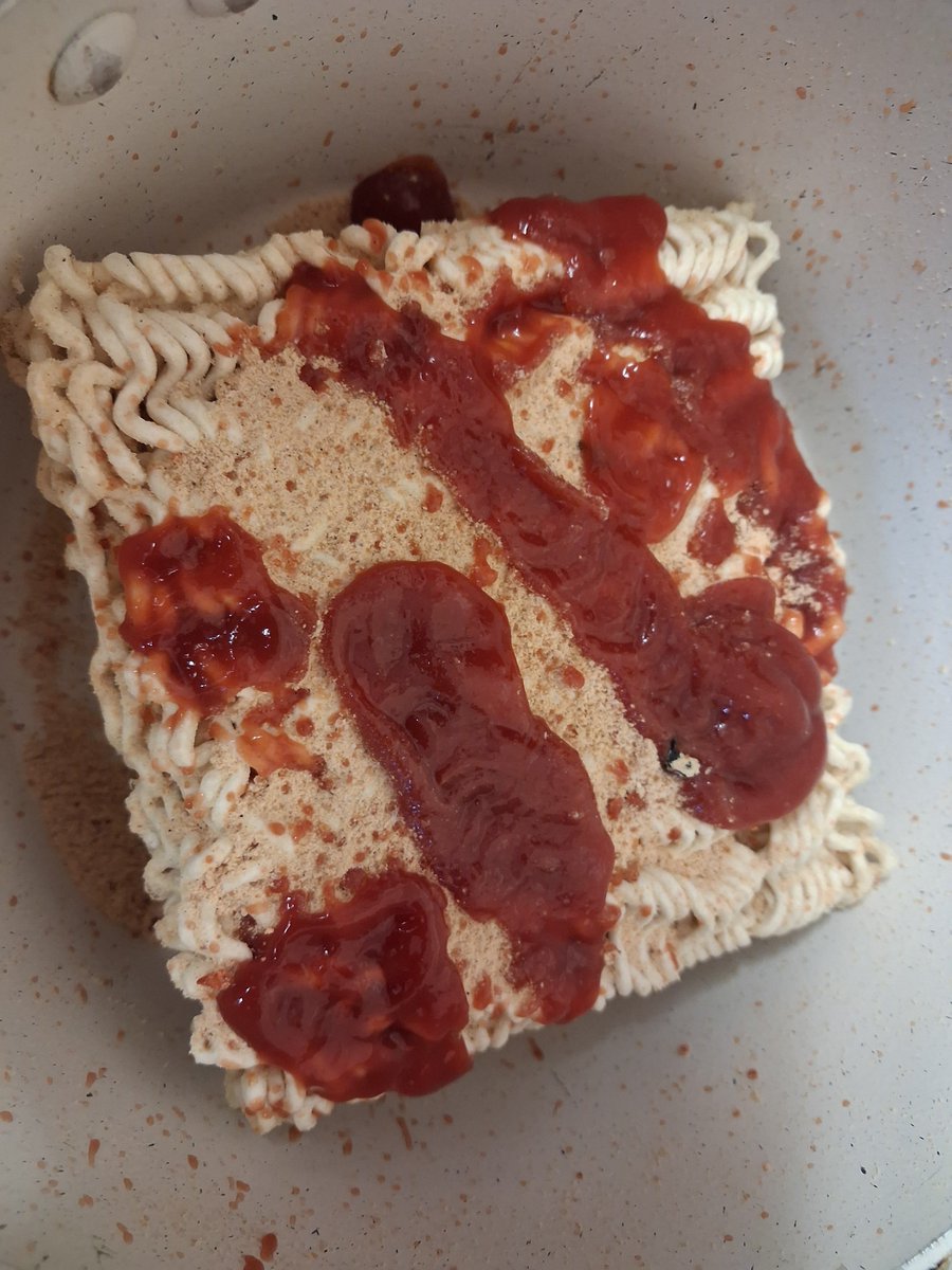 HeyItsBroker's tweet photo. This is going to turn out great I am sure of it!!

// Also don't ever try this at home this is what I found my sibling cooking so I took a photo. I am so scared. https://t.co/Z5WRlTmecr