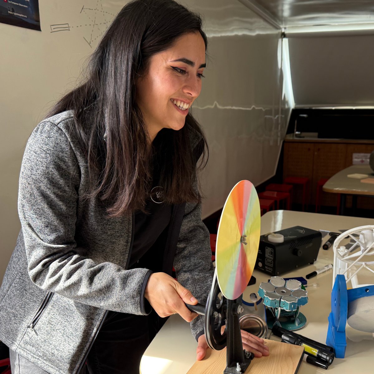 LCOAstro's tweet photo. El @LCOAstro participó en el Festival de Ciencia y Tecnología de la @CienciasULS con el  LabMóvil Conciencia Astronomía, operado en conjunto con @giantmagellan https://t.co/w0L91Y6qro