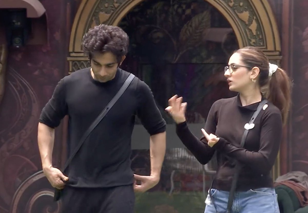 beingrachit_'s tweet photo. now they r bitching abt arishfa 😭🙏
#BiggBoss20 https://t.co/8Q6p3TYPK7