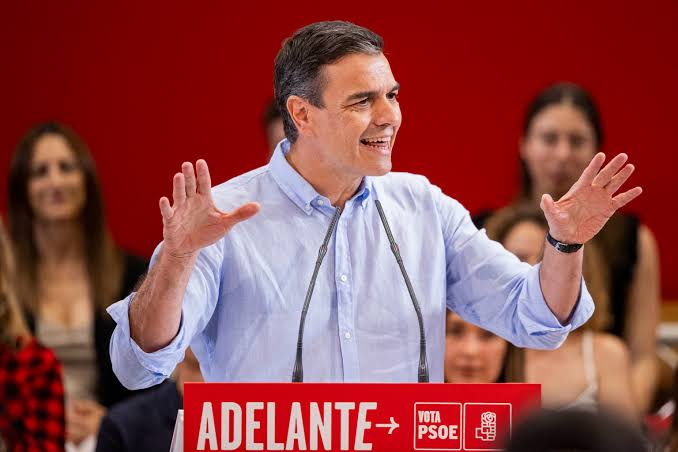 BRSA_oficial's tweet photo. El @PSOE busca repetir mandato, probablemente en el momento más favorable para ellos de los últimos meses, dado que el auge de la ultraderecha se ha visto frenado con la crisis de la vivienda y los votos en contra del Real Decreto de la pasada semana. https://t.co/baw32HMTZJ