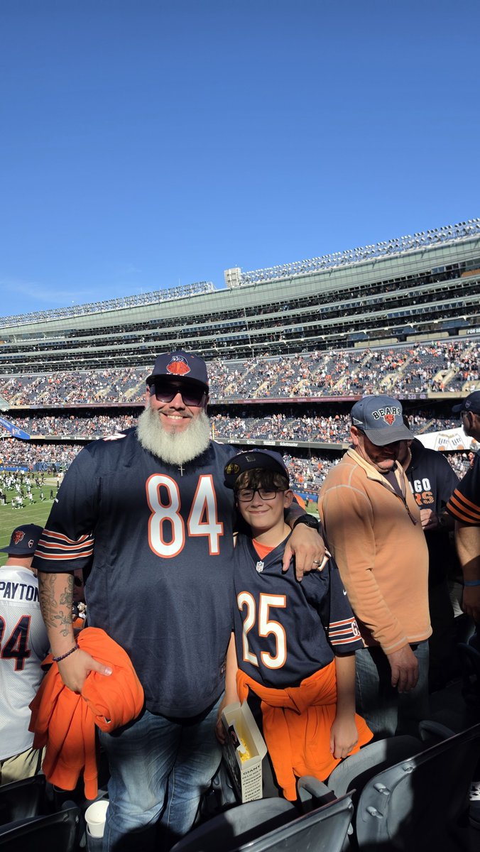 FlyDaW16's tweet photo. @ChicagoBears @kylemonangai Took my son to his first game yesterday, he had an absolute blast and his boy Kyle Monangai went off!!! https://t.co/UHZd9OoDdk