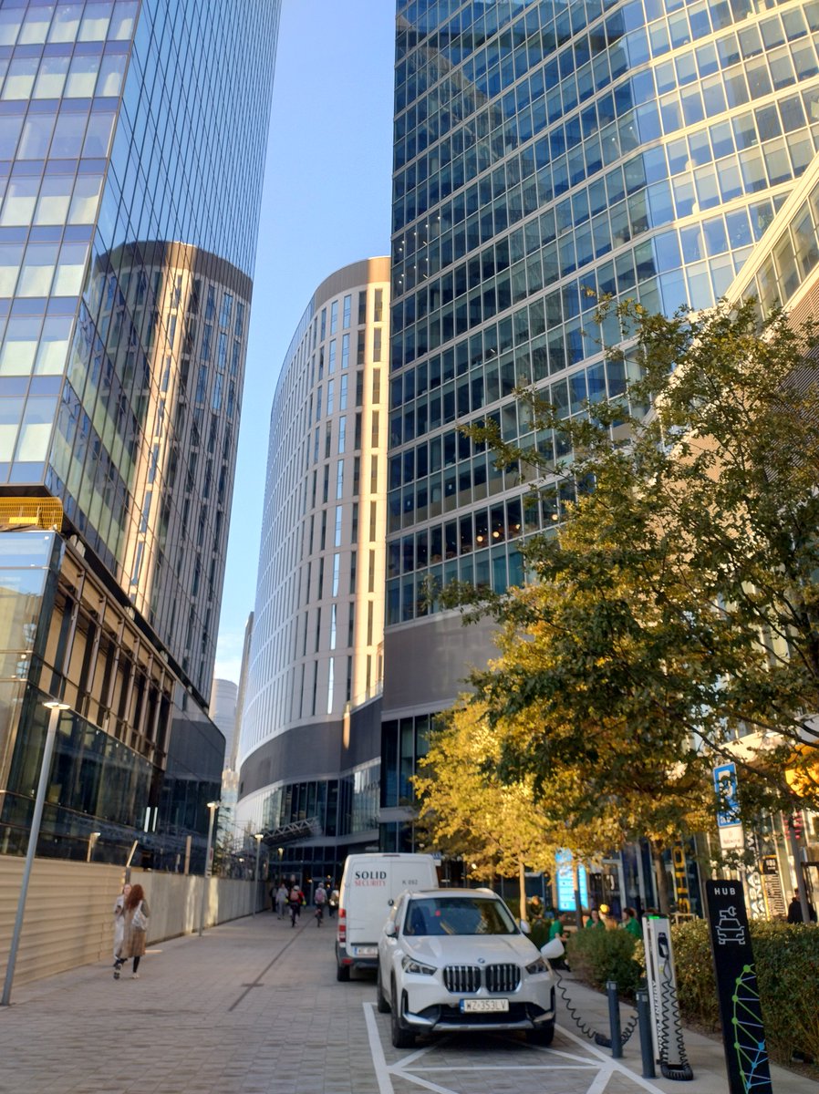alameli's tweet photo. Urban October 🙂 https://t.co/wkjNfC46XQ