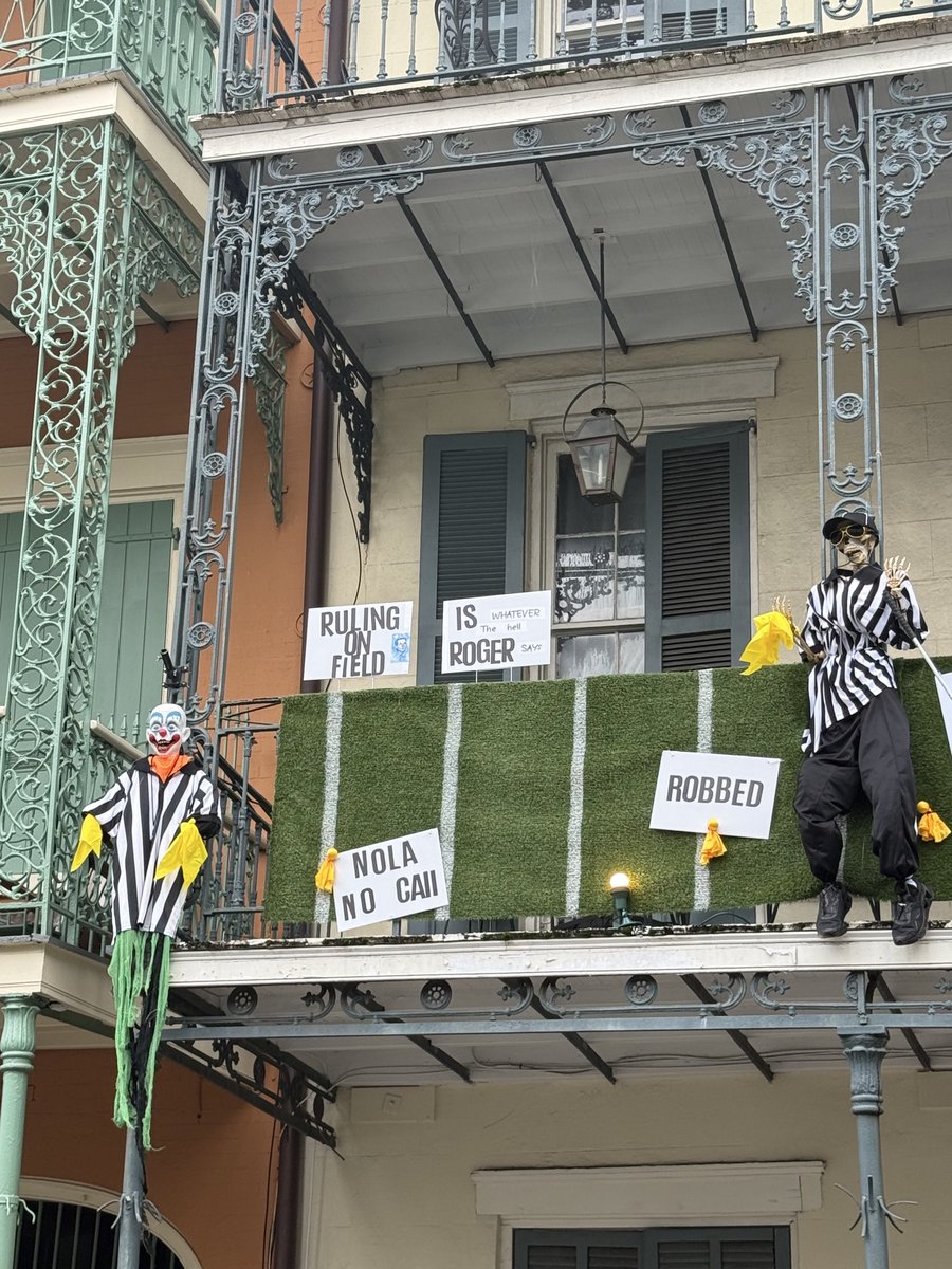 JeffDuncan_'s tweet photo. New Orleans appears ready for tonight. Spotted in the French Quarter.

(h/t @thecajunboy) https://t.co/eI64FpmF4V