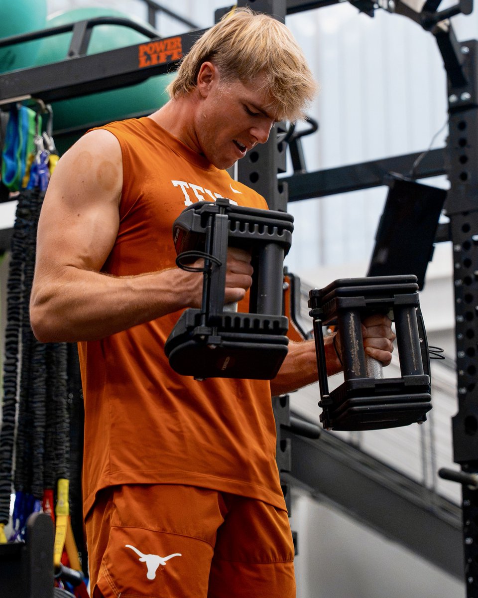 TexasBaseball's tweet photo. embrace the grind 😤

#HookEm https://t.co/Ma2ed1Ihhd