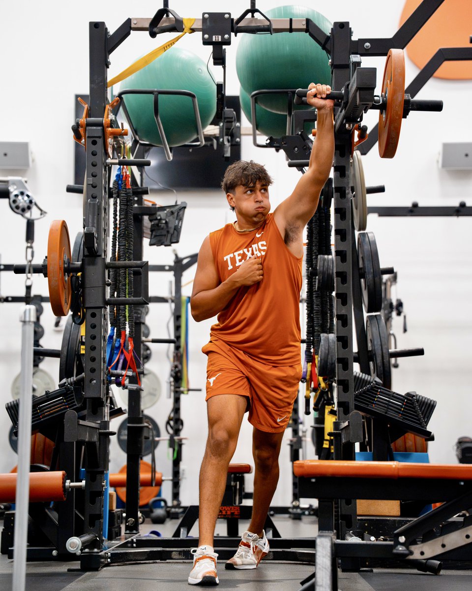 TexasBaseball's tweet photo. embrace the grind 😤

#HookEm https://t.co/Ma2ed1Ihhd