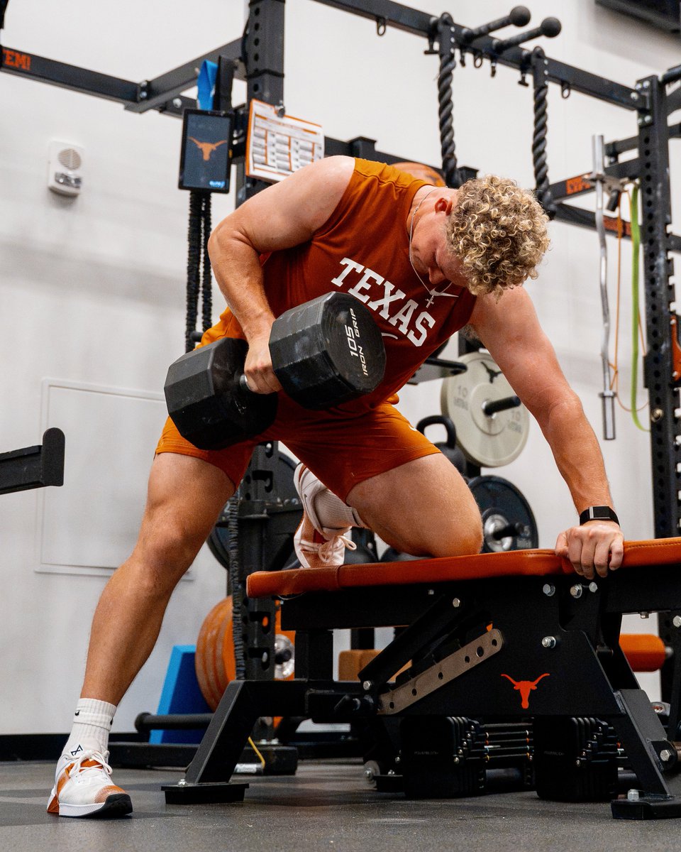 TexasBaseball's tweet photo. embrace the grind 😤

#HookEm https://t.co/Ma2ed1Ihhd