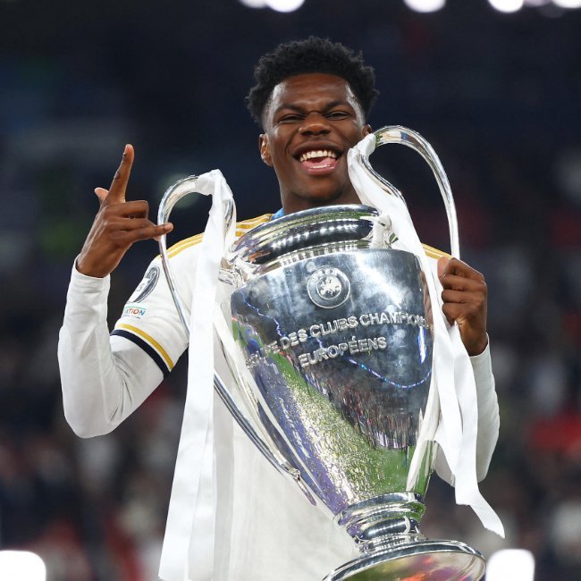 AdriRM33's tweet photo. 🚨 BUENAS NOTICIAS 🚨 

TCHOUAMÉNI también ha RENOVADO con el REAL MADRID hasta 2031. https://t.co/72Z3H3VtiW