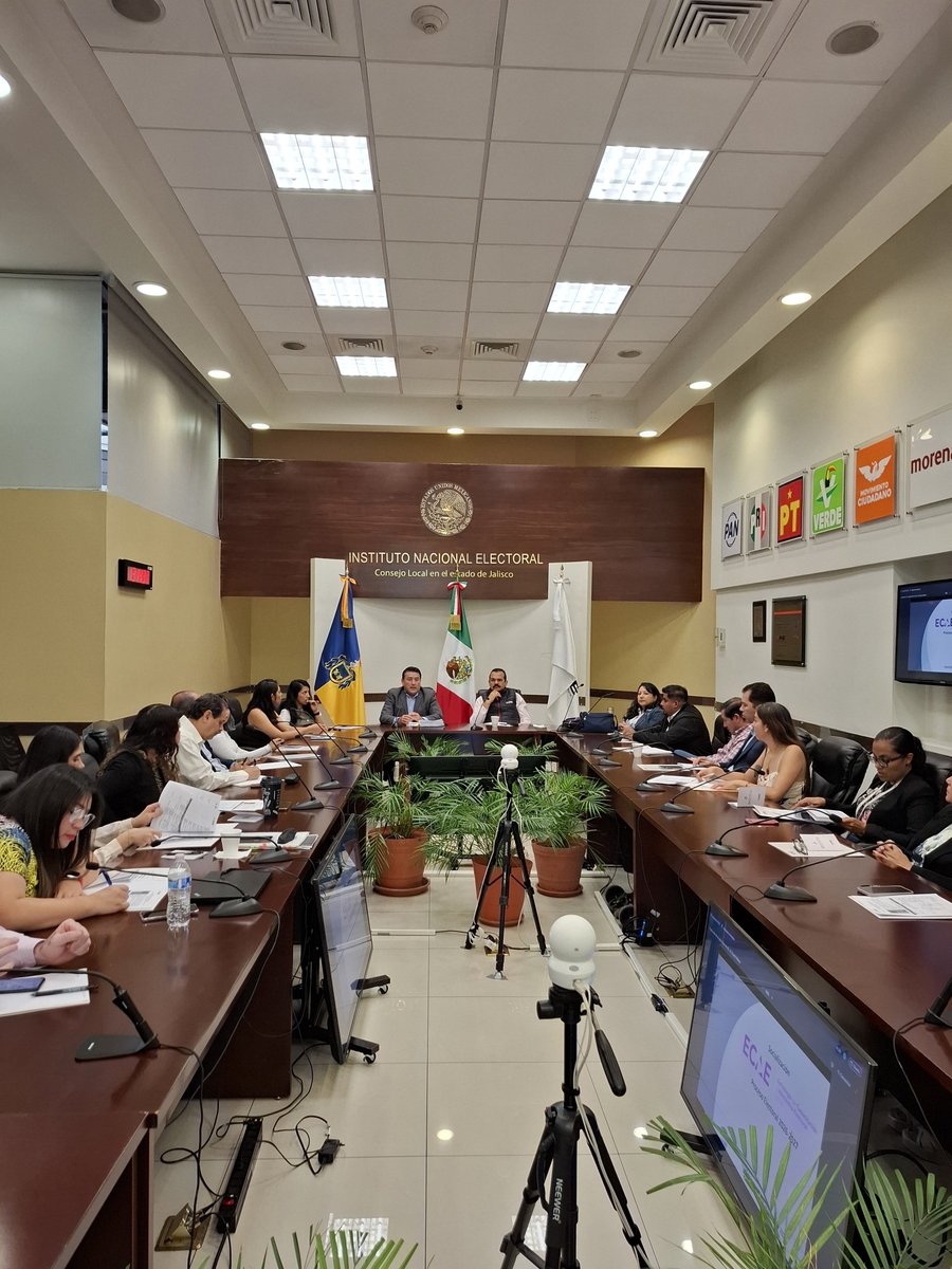 INEJALISCO's tweet photo. El INE en Jalisco lleva a cabo el curso "Socialización de la Estrategia de Capacitación y Asistencia Electoral" con las y los titulares de la Vocalía de Capacitación Electoral y Educación Cívica de la entidad. https://t.co/9P3SoemW0I
