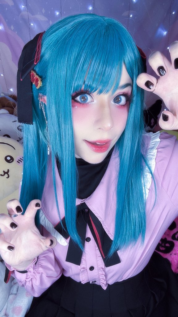 Teahgan's tweet photo. WAKE UP it’s miku monday! https://t.co/VSxFwmwvSv