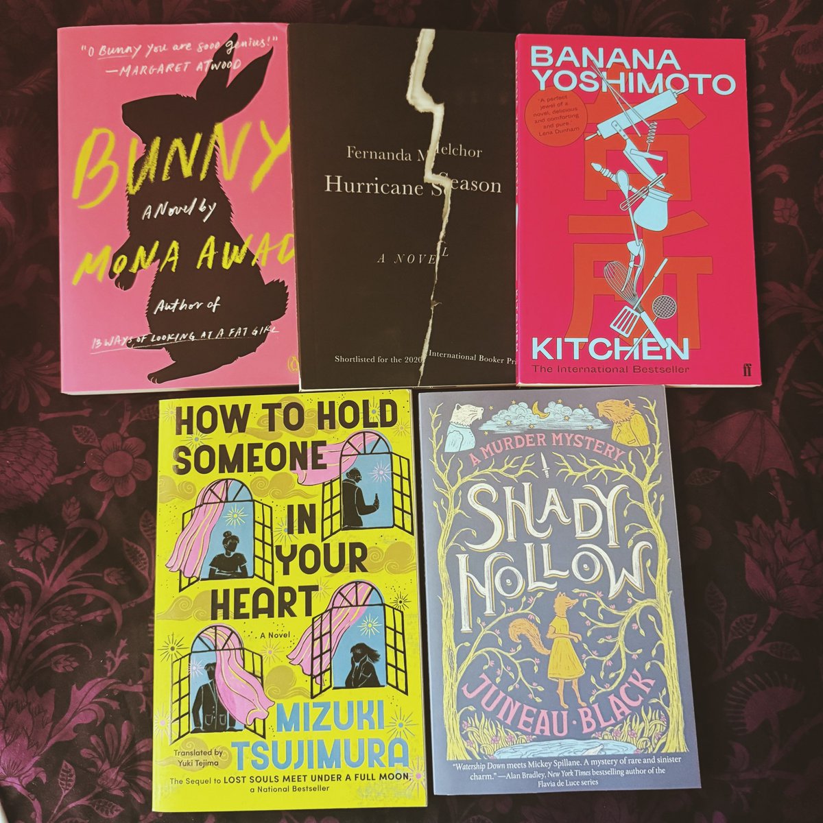 fangsmar's tweet photo. forgot to post my #bookhaul from a few days ago 🍂 https://t.co/YQpFLwGWVP