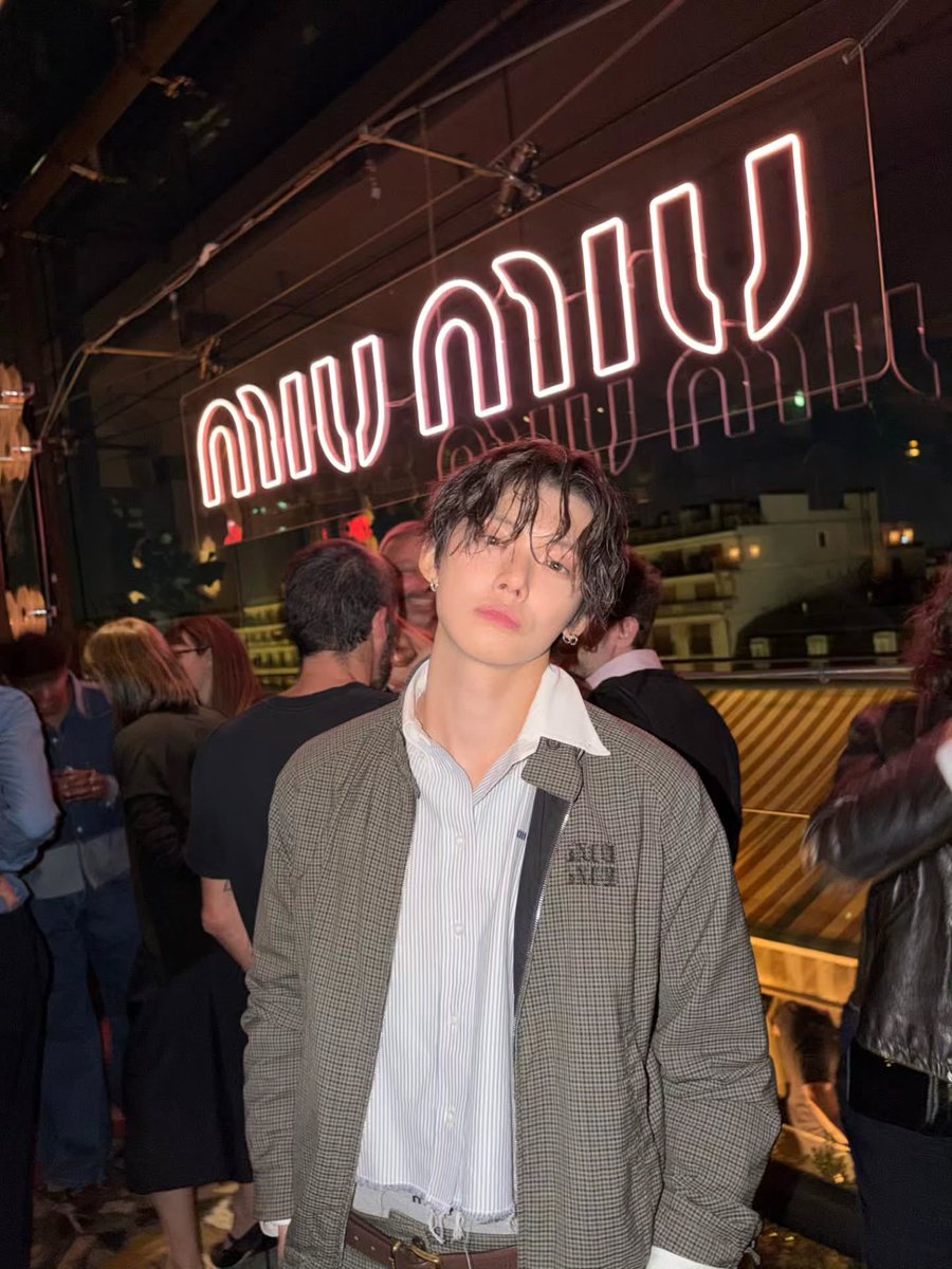 translatingTXT's tweet photo. [261006] #yeonjun (@.yawnzzn) instagram 

“late night with @.miumiu
#MiuMiuSS27 #MiuMiu” https://t.co/QOd78DQUV1