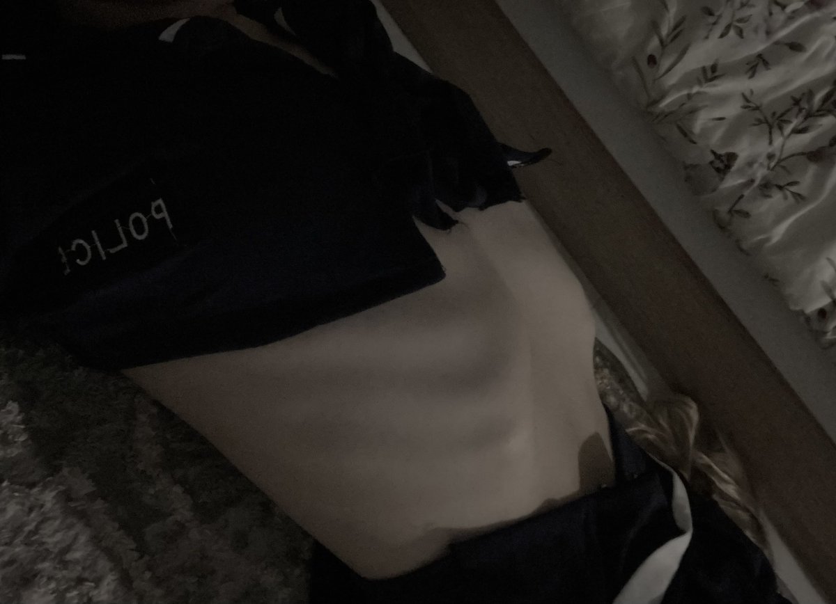 methkix's tweet photo. old pics~ i kinda like how my rib cage looks in this pictures idk🧍🏻‍♀️ https://t.co/h9hgt35JKF