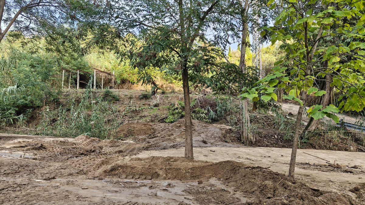 MeteoCalTort's tweet photo. 🏞️ @aigua_cat La riera del Correu, a #PinedadeMar ha quedat obstruïda totalment per sorra i canyes després de l'episodi de diumenge. ⚠️Caldria netejar-la abans de la propera 🌧️ pluja forta.
Gràcies @pinedademar @RadioPinedaFM @CalellaCOM https://t.co/WRwtyYCgVZ